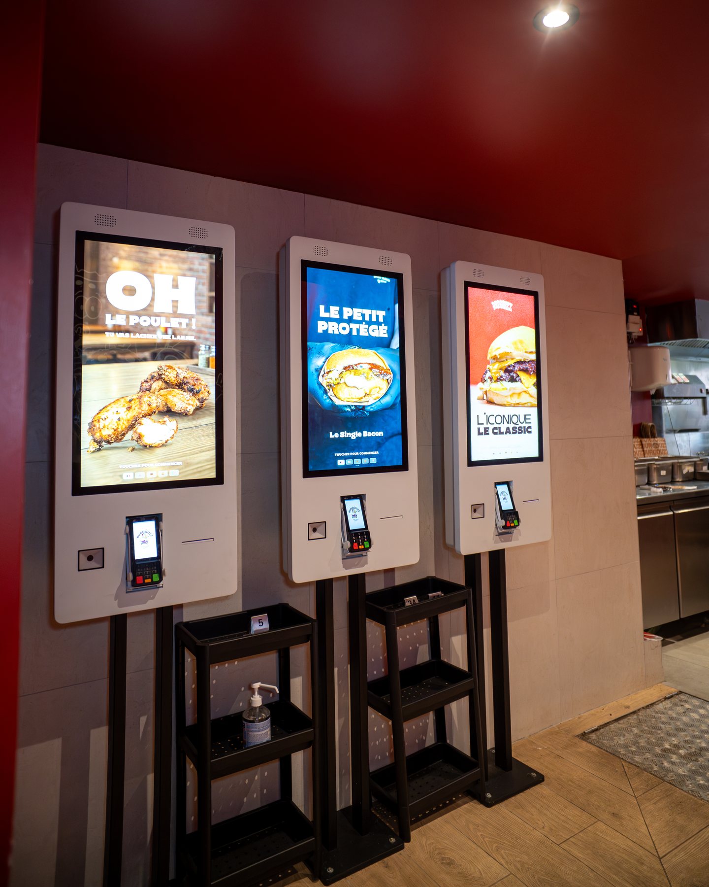 Bornes de commande intégrées dans le restaurant Burgouzz